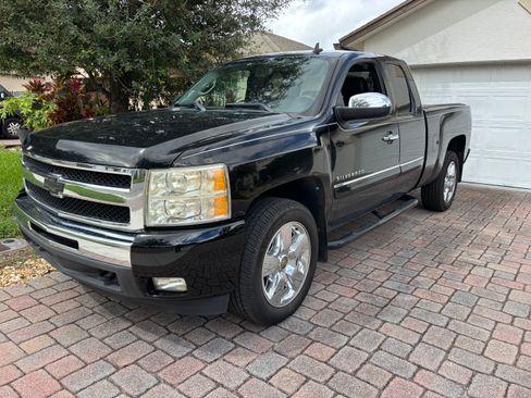 Used 2011 Chevrolet Silverado 1500 LT w/ Florida Edition image 1