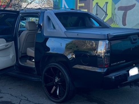 Used 2008 Chevrolet Avalanche LTZ w/ LTZ Preferred Equipment Group image 5