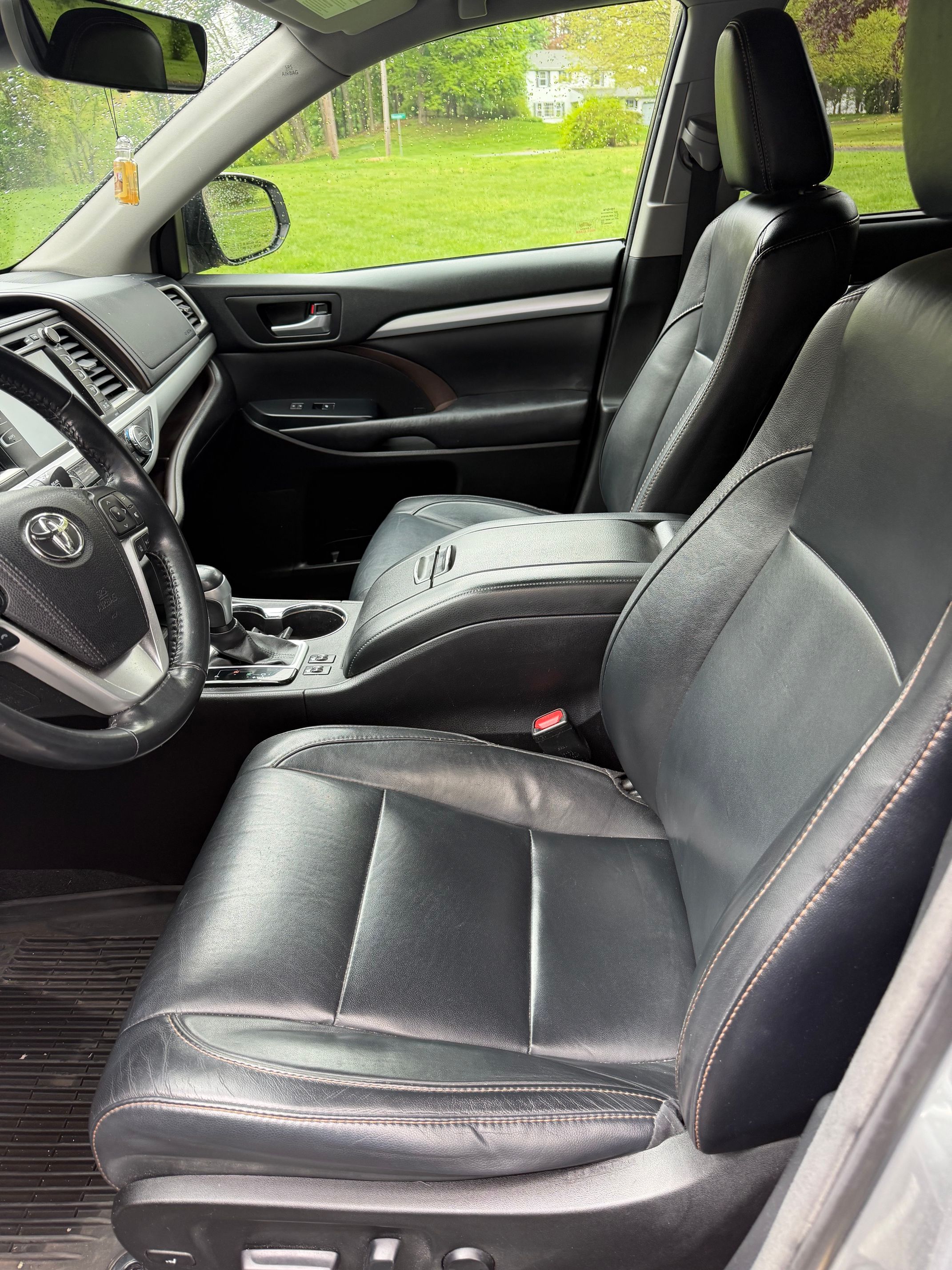 Used 2017 Toyota Highlander XLE AWD/4WD image 10