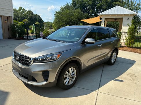 Used 2019 Kia Sorento FWD image 1