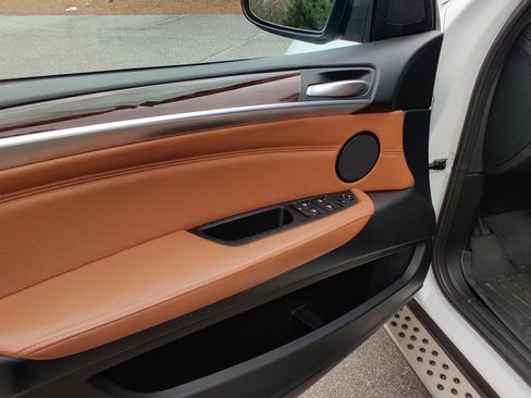 Used 2010 BMW X5 xDrive30i image 16