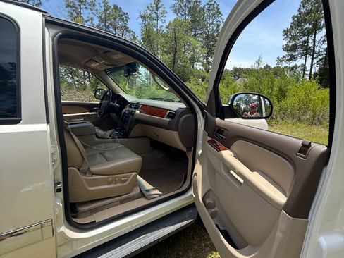 Used 2013 GMC Yukon XL SLT w/ Regional Value Package RWD image 12