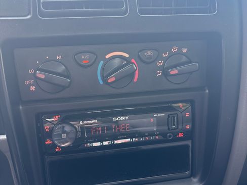 Used 2002 Toyota Tacoma PreRunner image 15