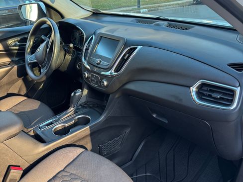 Used 2018 Chevrolet Equinox LT image 12