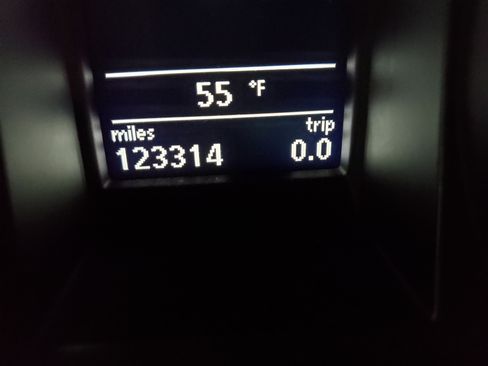 Used 2012 Volkswagen Golf 4-Door image 23