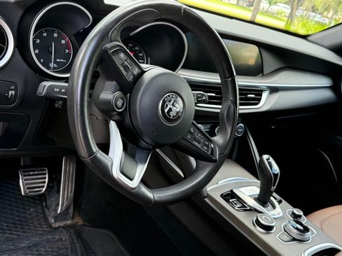 Used 2022 Alfa Romeo Stelvio Ti AWD/4WD image 9