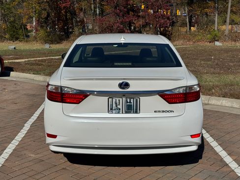 Used 2014 Lexus ES 300h image 5