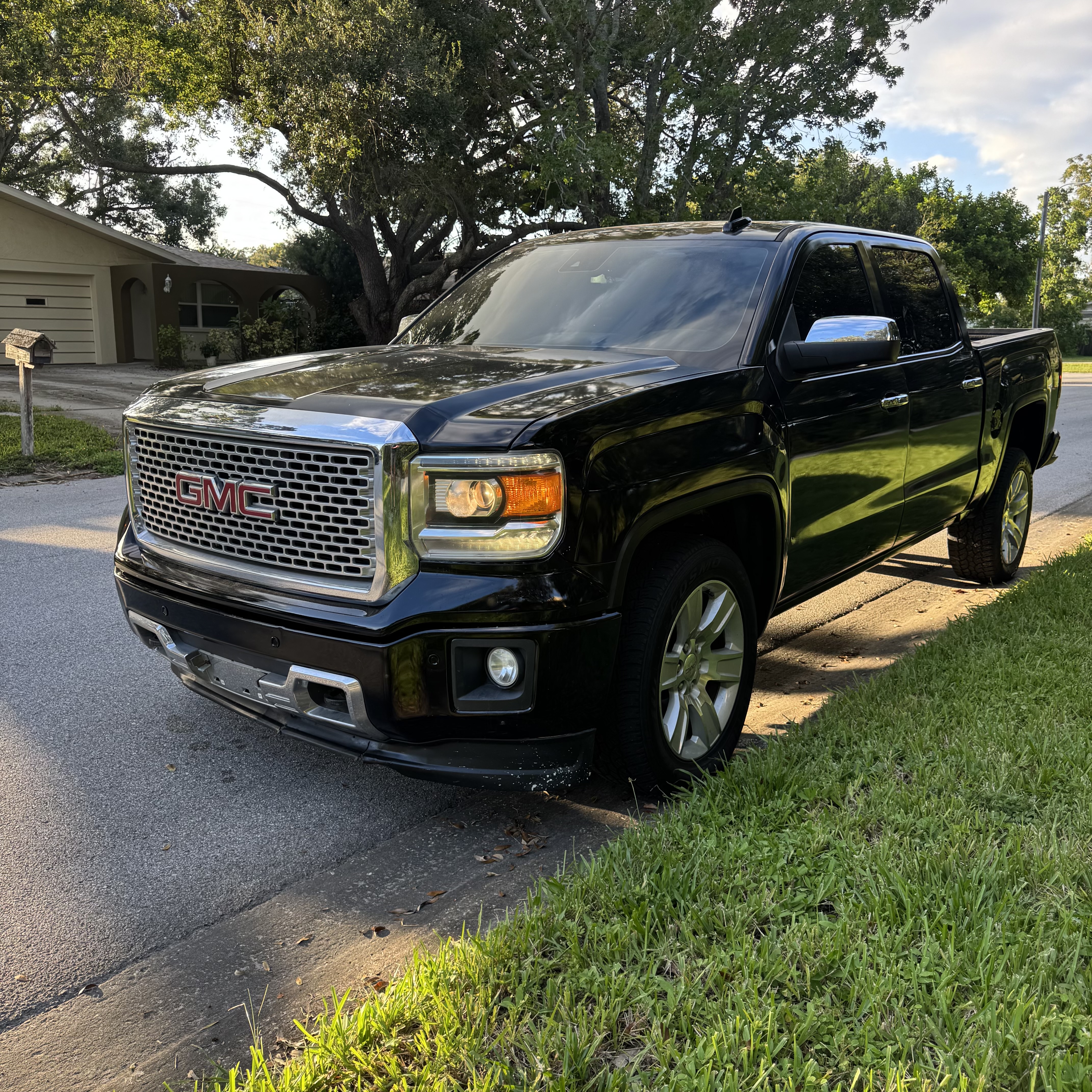 Used 2015 GMC Sierra 1500 Denali w/ Driver Alert Package AWD/4WD image 2
