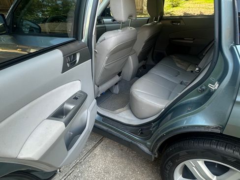 Used 2010 Subaru Forester 2.5X Limited AWD/4WD image 10