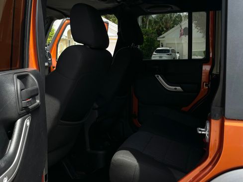 Used 2011 Jeep Wrangler Unlimited Sahara AWD/4WD image 16