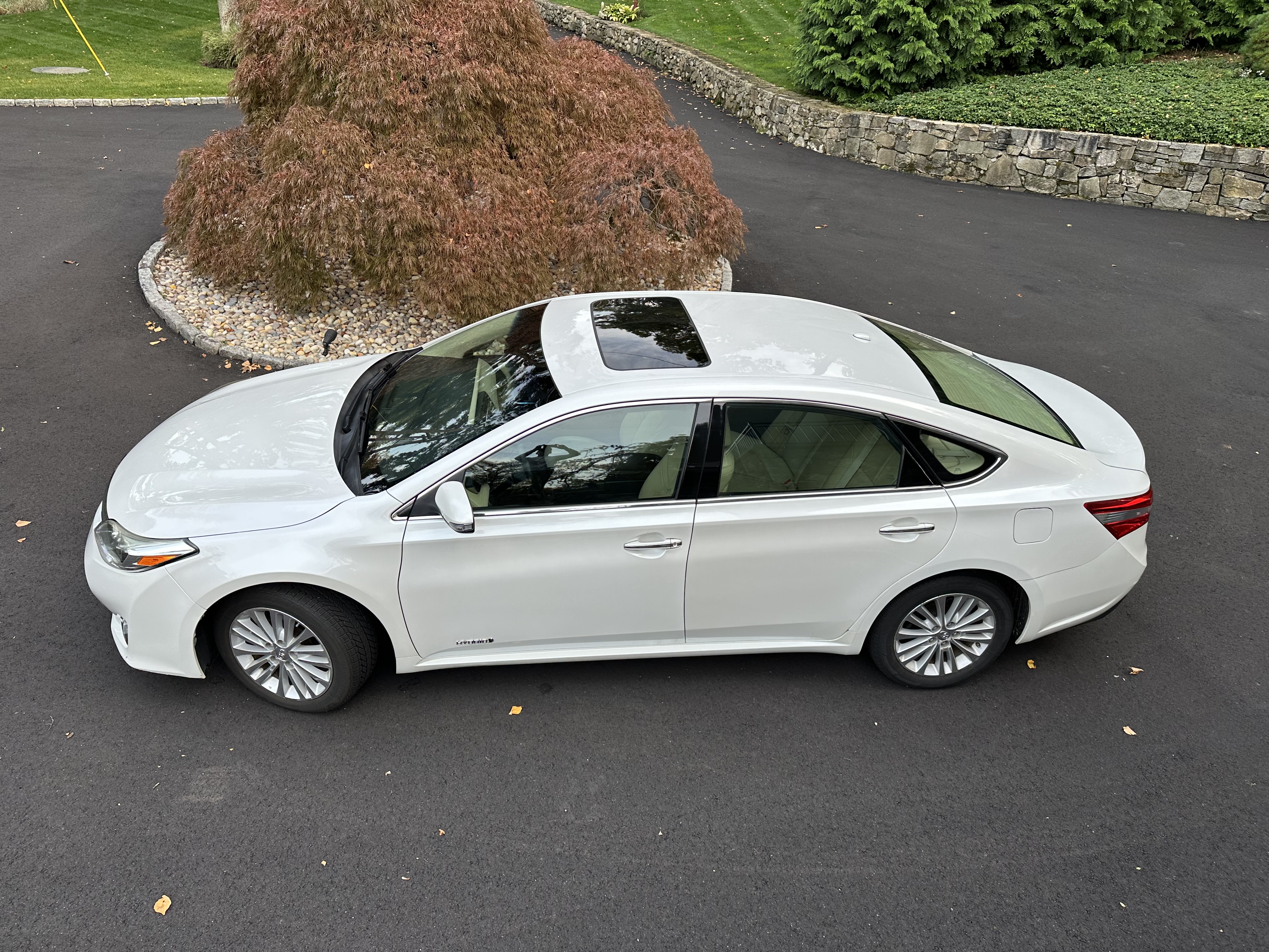 Used 2013 Toyota Avalon XLE Touring FWD image 5