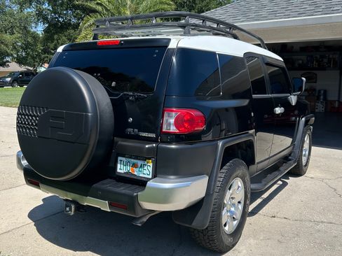 Used 2007 Toyota FJ Cruiser 2WD w/ Upgrade Pkg 1 image 5