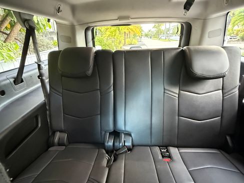 Used 2019 Cadillac Escalade ESV Premium Luxury AWD/4WD image 14