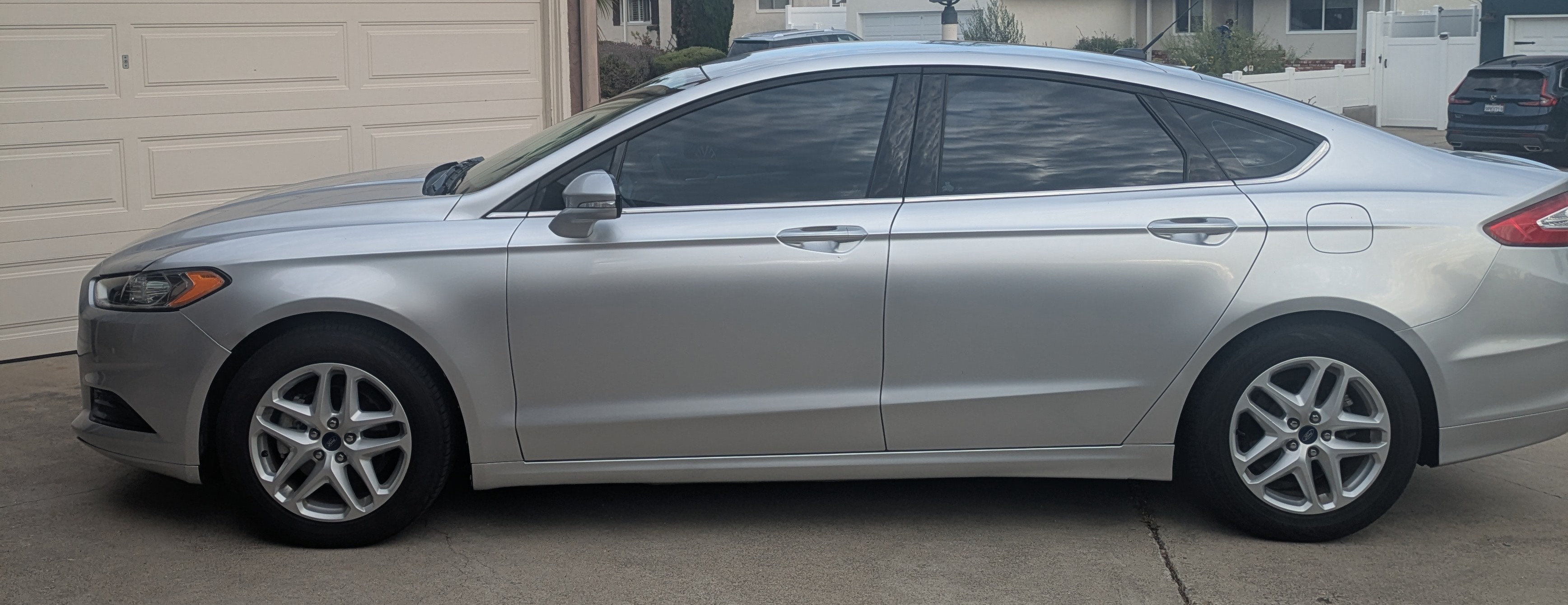 Used 2014 Ford Fusion SE FWD image 4