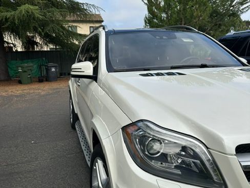 Used 2013 Mercedes-Benz GL 550 4MATIC image 4