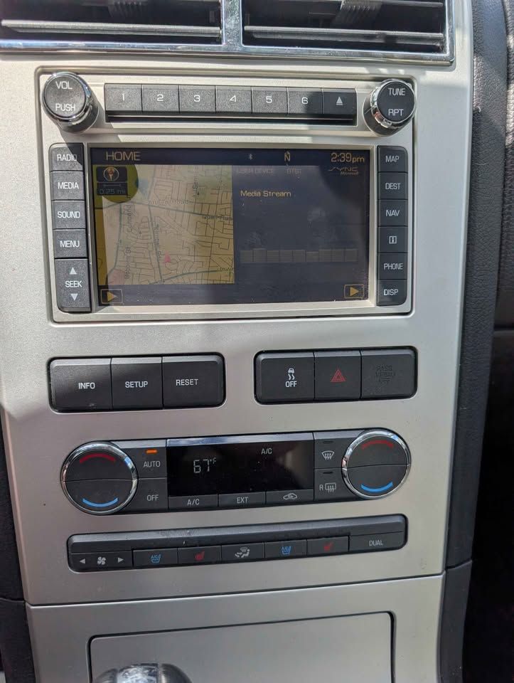 Used 2010 Lincoln MKX AWD image 10