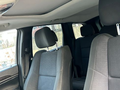 Used 2012 Jeep Grand Cherokee Laredo w/ Laredo E Group image 8