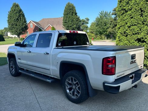 Used 2015 GMC Sierra 1500 SLT w/ All-Terrain Package AWD/4WD image 4