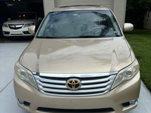 Used 2011 Toyota Avalon Limited image 1