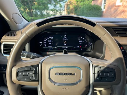 Used 2023 GMC Yukon Denali w/ Denali Reserve Package AWD/4WD image 6