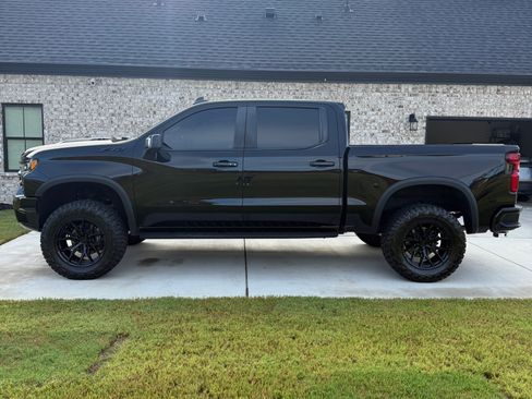 Used 2024 Chevrolet Silverado 1500 ZR2 w/ Technology Package AWD/4WD image 6