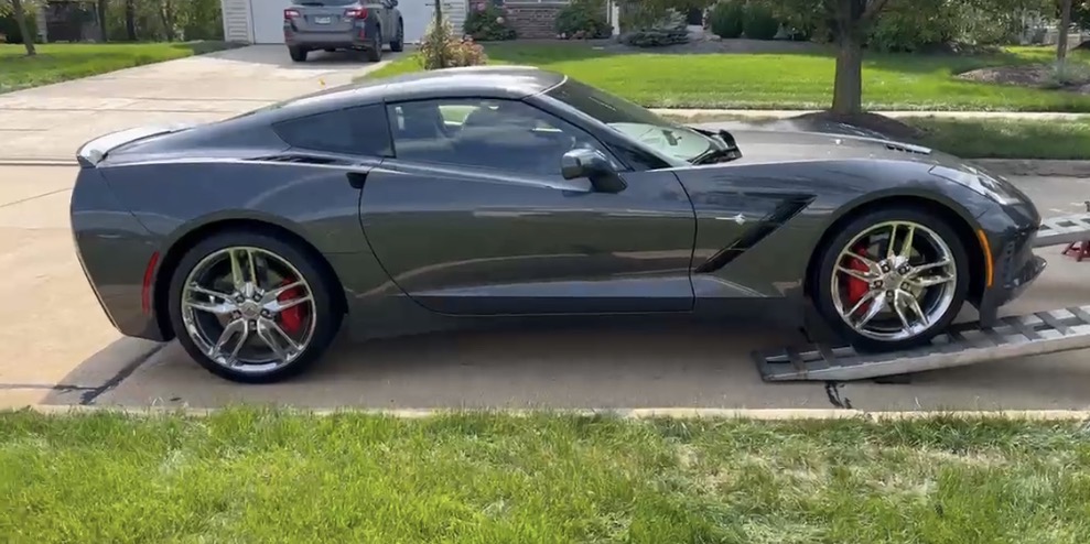 Used 2017 Chevrolet Corvette Stingray Coupe w/ 1LT RWD image 1
