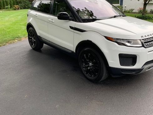 Used 2017 Land Rover Range Rover Evoque SE AWD/4WD image 4