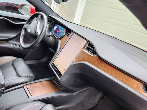 Used 2020 Tesla Model S Long Range Plus image 8