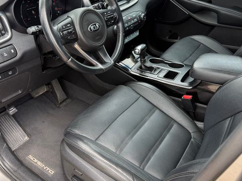 Used 2016 Kia Sorento SX image 9