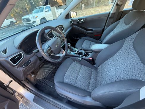 Used 2017 Hyundai Ioniq SEL image 11