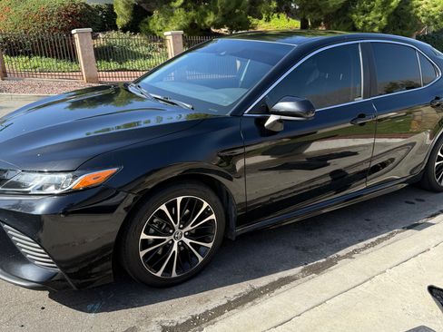 Used 2019 Toyota Camry SE image 5
