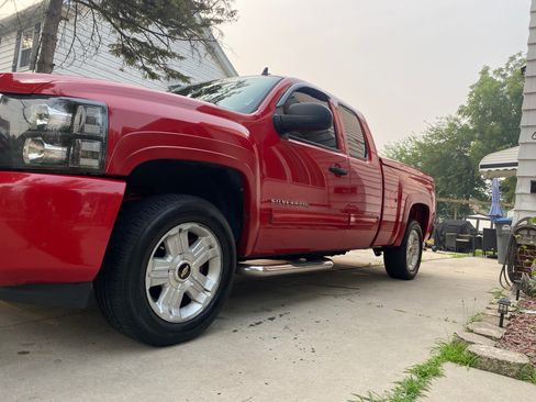 Used 2010 Chevrolet Silverado 1500 LT w/ Power Pack Plus RWD image 4