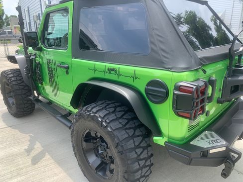 Used 2018 Jeep Wrangler Rubicon w/ Steel Bumper Group image 17