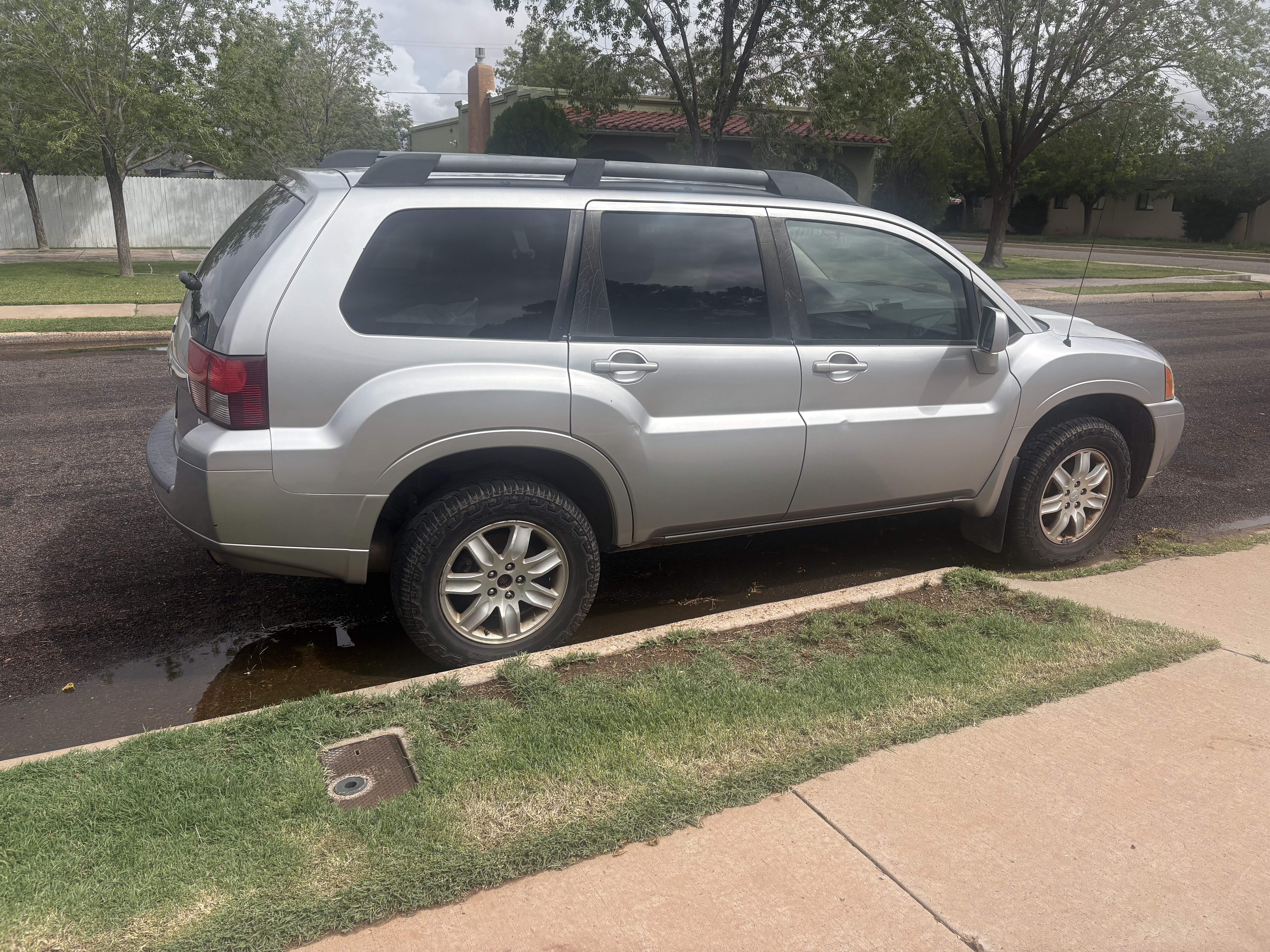 Used 2011 Mitsubishi Endeavor LS AWD/4WD image 1