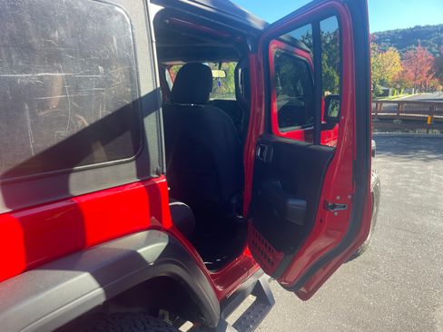 Used 2018 Jeep Wrangler Unlimited Sport S image 4