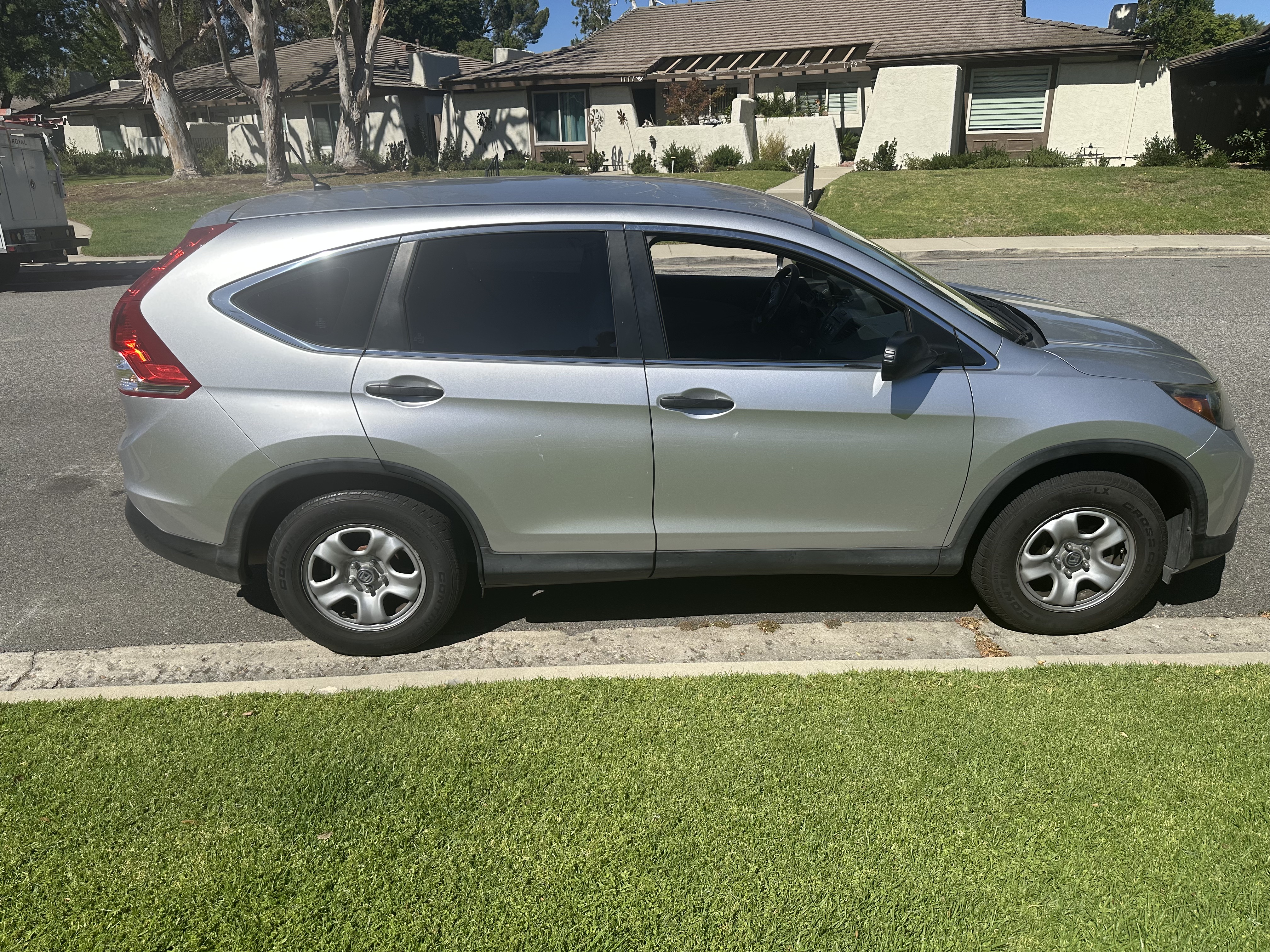 Used 2012 Honda CR-V LX image 2