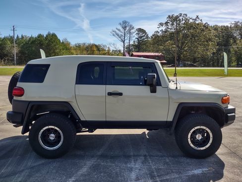 Used 2010 Toyota FJ Cruiser 4WD image 6