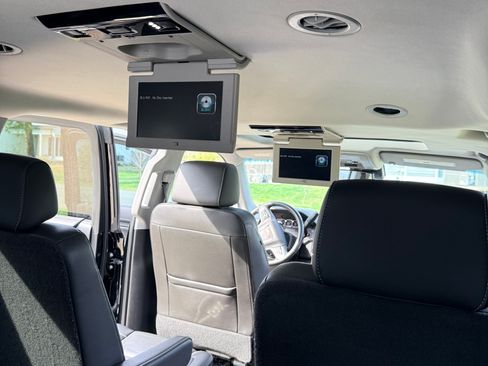 Used 2018 GMC Yukon XL SLT w/ Premium Edition image 5