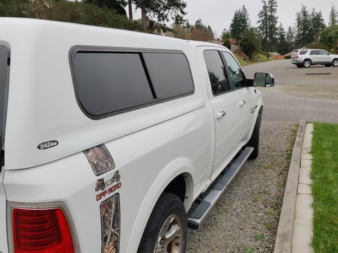 Used 2018 RAM 1500 Laramie w/ Convenience Group image 9
