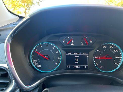 Used 2020 Chevrolet Equinox LS image 1