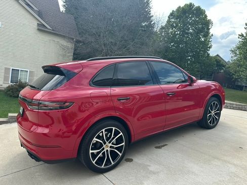Used 2021 Porsche Cayenne Turbo AWD/4WD image 4