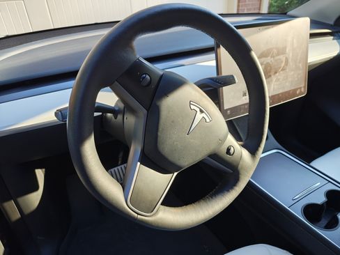 Used 2023 Tesla Model Y Performance AWD/4WD image 10