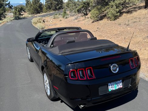 Used 2014 Ford Mustang GT Premium w/ Comfort Package RWD image 2