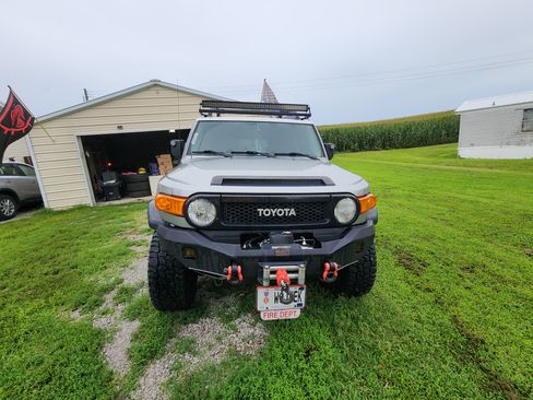 Used 2010 Toyota FJ Cruiser 4WD image 2