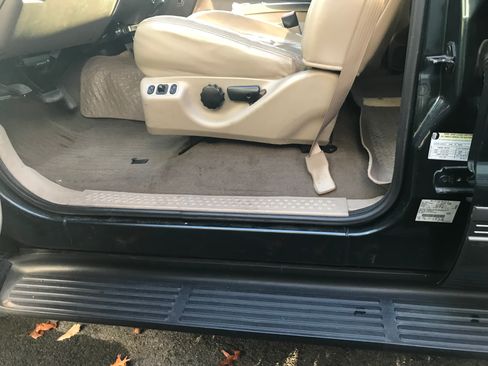 Used 2004 Ford Excursion XLT image 12