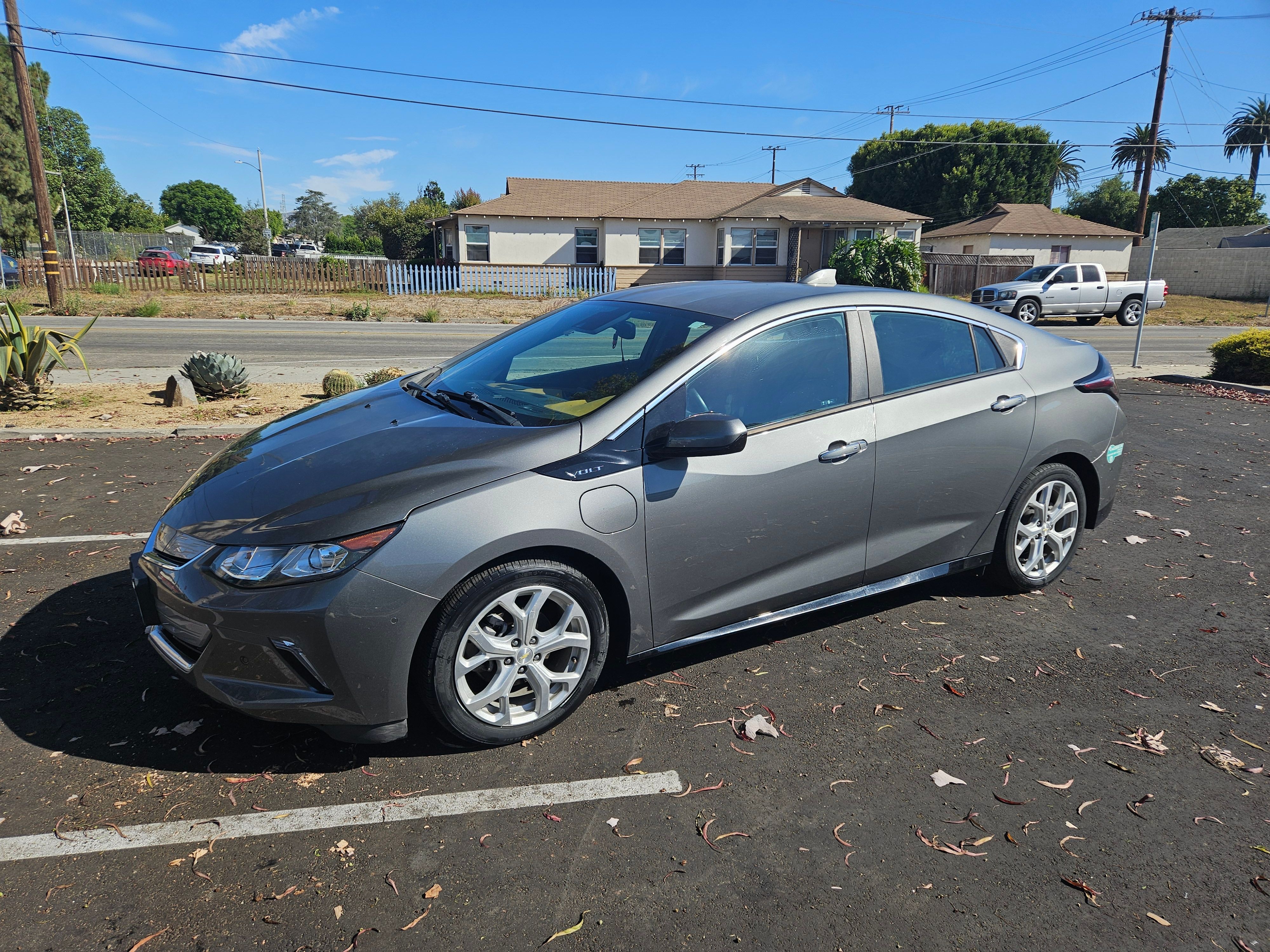 Used 2017 Chevrolet Volt Premier w/ Driver Confidence II Package FWD image 1