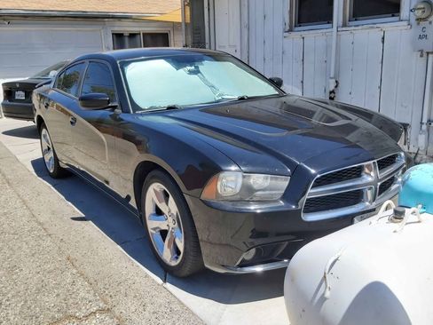 Used 2012 Dodge Charger SXT w/ Rallye Appearance Group RWD image 2