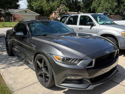 Used 2016 Ford Mustang Coupe RWD image 2