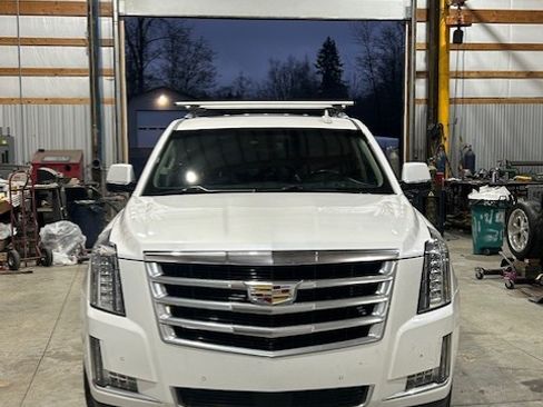 Used 2017 Cadillac Escalade Premium Luxury image 2