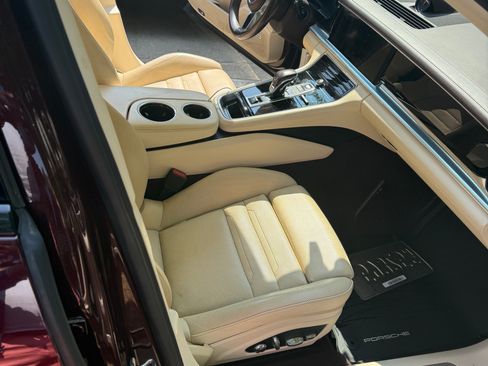 Used 2019 Porsche Panamera 4 AWD/4WD image 9